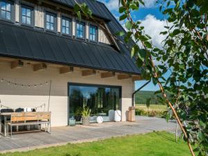 Um jardim no exterior de Villa in Abertamy near Klinovec Ski Resort