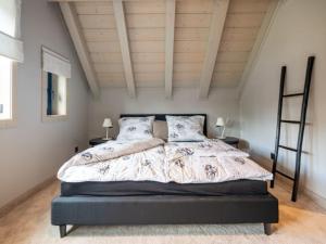 Uma cama ou camas num quarto em Villa in Abertamy near Klinovec Ski Resort
