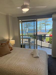 Postel nebo postele na pokoji v ubytování Bayview Beach Holiday Apartments + 35 fotografií