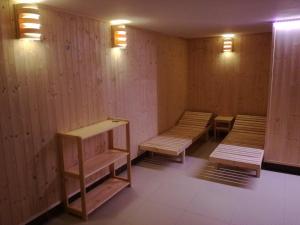 Lázně a/nebo wellness v ubytování Villa in Le any with Sauna and Jacuzzi