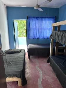 Ένα ή περισσότερα κρεβάτια σε δωμάτιο στο Hostal la 5ta avenida
