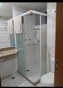 un baño con ducha y WC en Tropical Business, en Manaus 13 fotos más