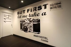 Vottorð, verðlaun, skilti eða annað skjal til sýnis á B my Hotel