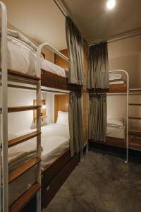 Ein Bett oder Betten in einem Zimmer der Unterkunft Hidden Garden Hostel