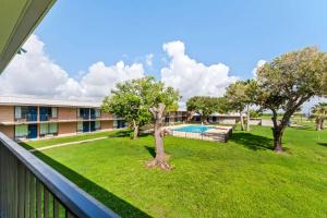 Bazén v ubytování Motel 6 Port Lavaca, TX nebo v jeho okolí