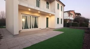 a house with a green lawn in front of it at Aiace-diana alle terme euganee&y40 in Montegrotto Terme