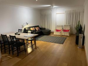 a living room with a table and a couch at Quinta dos Lombos in Carcavelos