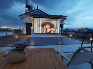 Uma varanda ou terraço em 墨弦苑智能轻奢民宿 喜洲镇海舌公园店