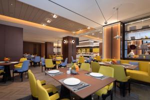 מסעדה או מקום אחר לאכול בו ב-Hampton by Hilton Changsha Wuyi Square