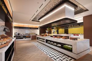 מטבח או מטבחון ב-Hampton by Hilton Changsha Wuyi Square