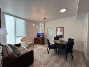 a living room with a couch and a dining room table at Hollywood Boutique Residences with Free Parking in Los Angeles