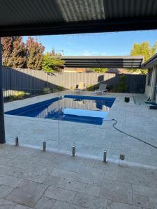 Fotografie z fotogalerie ubytování Parkside Pool Home in Aubin Grove v destinaci Banjupp Station