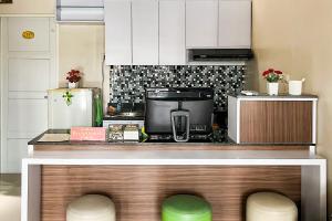 Kuchyň nebo kuchyňský kout v ubytování Homestay Harmony Syariah RedPartner Near Juanda T2 + 15 fotografií