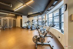 Fitness centrum a/nebo fitness zařízení v ubytování Solara Suite with Indoor Pool / Hot tub / Parking