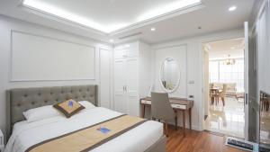 Postel nebo postele na pokoji v ubytování Luxe Paradise Residence 79 Nguyen Du