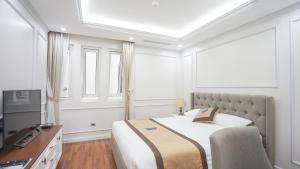 Postel nebo postele na pokoji v ubytování Luxe Paradise Residence 79 Nguyen Du
