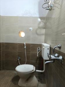 Ένα μπάνιο στο Royal Residency Luxury Lodge