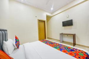 Postel nebo postele na pokoji v ubytování FabHotel Palm Paradise