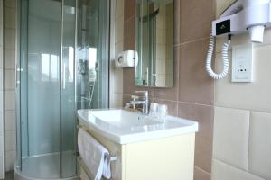 Koupelna v ubytování Cit'Hotel La Villa Julia