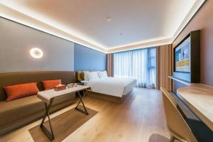 TV/trung tâm giải trí tại Orange Hotel Guilin Yangshuo West Street Branch