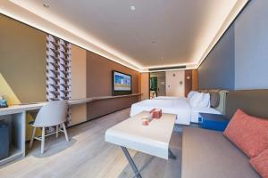 TV/trung tâm giải trí tại Orange Hotel Guilin Yangshuo West Street Branch