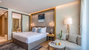 Giường trong phòng chung tại Sel de Mer Hotel & Suites