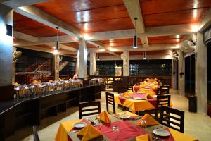 Restaurace v ubytování Laya Waves