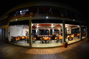 Restaurace v ubytování Laya Waves