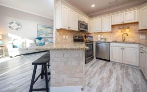 Η κουζίνα ή μικρή κουζίνα στο Phoenix X 102 condo