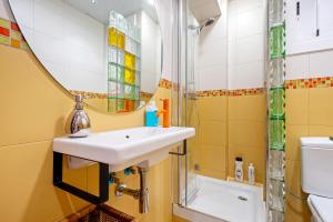 Koupelna v ubytování Piso Paradisaco Frente Al Mar + 24 fotografií