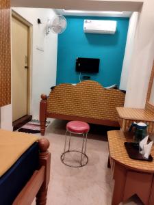 TV a/nebo společenská místnost v ubytování Aishwaryam home stay