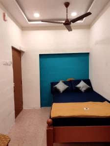 Postel nebo postele na pokoji v ubytování Aishwaryam home stay
