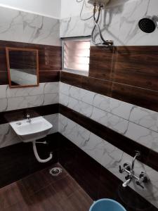 Koupelna v ubytování Aishwaryam home stay