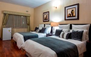 Postel nebo postele na pokoji v ubytování Mokorro Hotel