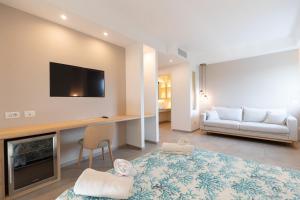 TV a/nebo společenská místnost v ubytování Antares Rooms and Suites