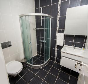 Koupelna v ubytování Dalyan Elit Apart Otel + 37 fotografií
