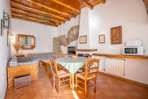 Kuchyň nebo kuchyňský kout v ubytování Casa Rural La Roca