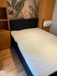 Ένα ή περισσότερα κρεβάτια σε δωμάτιο στο Zeezicht XVII - Modern apartment with terrace, view on pool T53