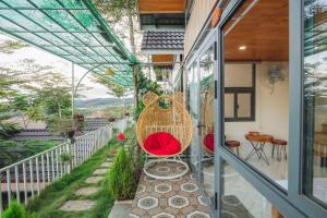 Rõdu või terrass majutusasutuses Khu Nghỉ Dưỡng View Triệu Mây