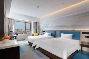 Vuode tai vuoteita majoituspaikassa Hampton by Hilton Qingdao Jiaodong International Airport South