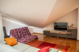 TV a/nebo společenská místnost v ubytování Stanza con bagno privato
