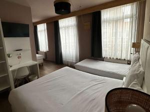 Postel nebo postele na pokoji v ubytování greet hotel Lille Gare Flandres - Groupe Accor