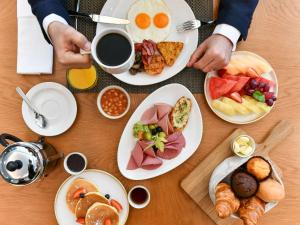 Eten bij of ergens in de buurt van het hotel

