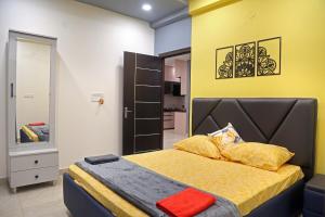 Kuchyň nebo kuchyňský kout v ubytování Amara Bari - 3BHK, Gachibowli, Hyderabad