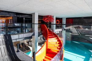 Bazén v ubytování Gold Palace SPA Resort Bukovel nebo v jeho okolí
