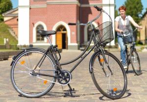 Катание на велосипеде по территории Rothko Museum residences или окрестностям