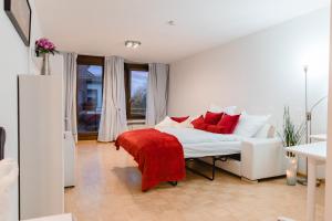A bed or beds in a room at Luxury flat between Cologne and Bonn and Phantasialand Bruhl Még 41 kép