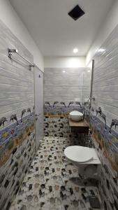 Koupelna v ubytování Hotel Akshaya