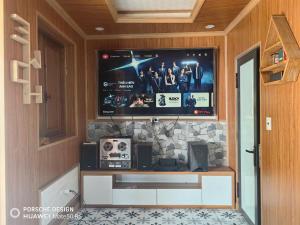a flat screen tv on a wall in a room at Homestay nhà gỗ Lan Anh in Phú Thọ