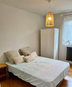 a bedroom with a large bed in a room at Chez Yvonne in Neuf-Église